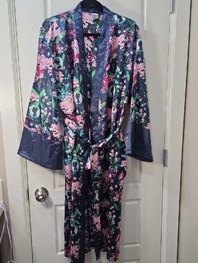 Bridgerton x Izzy & Liv Navy Satin Floral Kimono Robe - Small